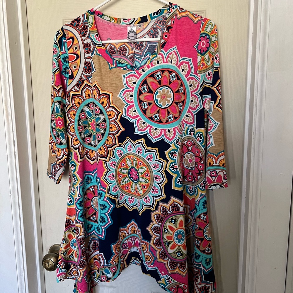 Honeyme Boutique Mandala Print Tunic Top – Size Small